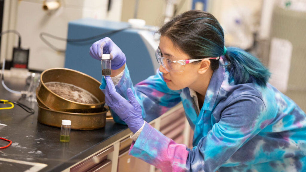 FURI student Kelly Nguyen works in the lab.